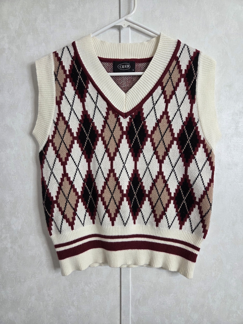 Cider Women's Size S Cream Burgundy Black Argyle V-Neck Sweater Vest